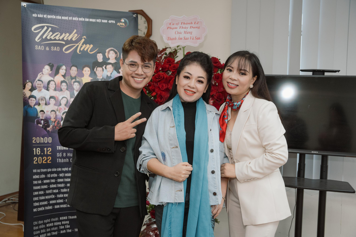 Ca sĩ Anh Thơ (giữa) sẵn sàng hòa giọng cùng các nghệ sĩ trẻ trong tiết mục đặc biệt. Ảnh: APPA. Ca sĩ Anh Thơ (giữa) sẵn sàng hòa giọng cùng các nghệ sĩ trẻ trong tiết mục đặc biệt. Ảnh: APPA.