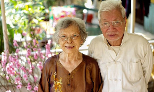 NSND Trần Bảng bên người bạn đời - cố nghệ sĩ Trần Thị Xuân. NSND Trần Bảng bên người bạn đời - cố nghệ sĩ Trần Thị Xuân.