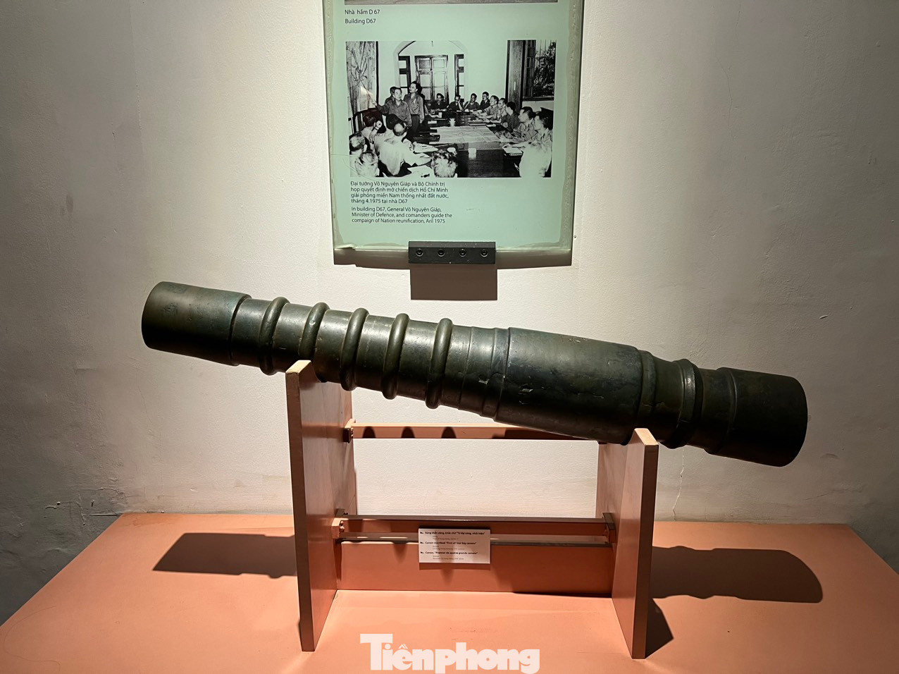 Phòng trưng bày mang tên Thăng Long - Hà Nội, lịch sử nghìn năm từ lòng đất là điểm dừng chân hấp dẫn. Nơi đây lưu giữ những hiện vật lịch sử trải qua các thời Lý, Trần, Lê sơ, Lê trung hưng, Nguyễn...