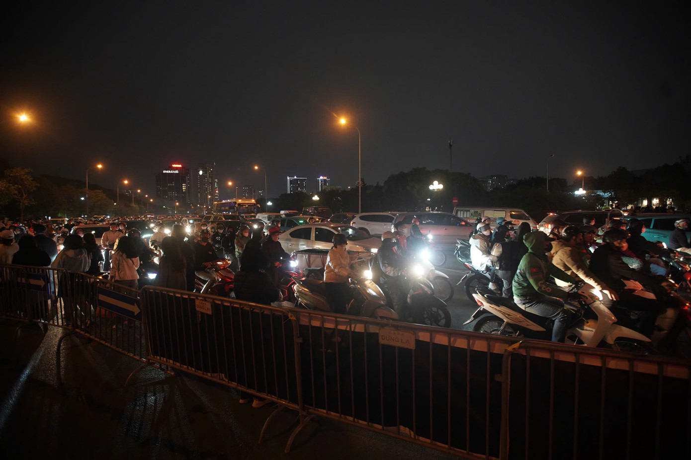 Biển người ở sân Mỹ Đình ảnh 15