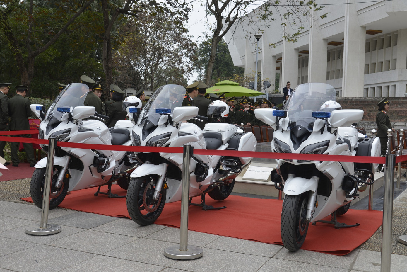 Đội mô tô hộ tống của Trung đoàn 375. Để được đứng trong hàng ngũ đội mô tô hộ tống, các cán bộ chiến sĩ phải đáp ứng yêu cầu như quân dung sáng, đẹp, sức khỏe tốt...