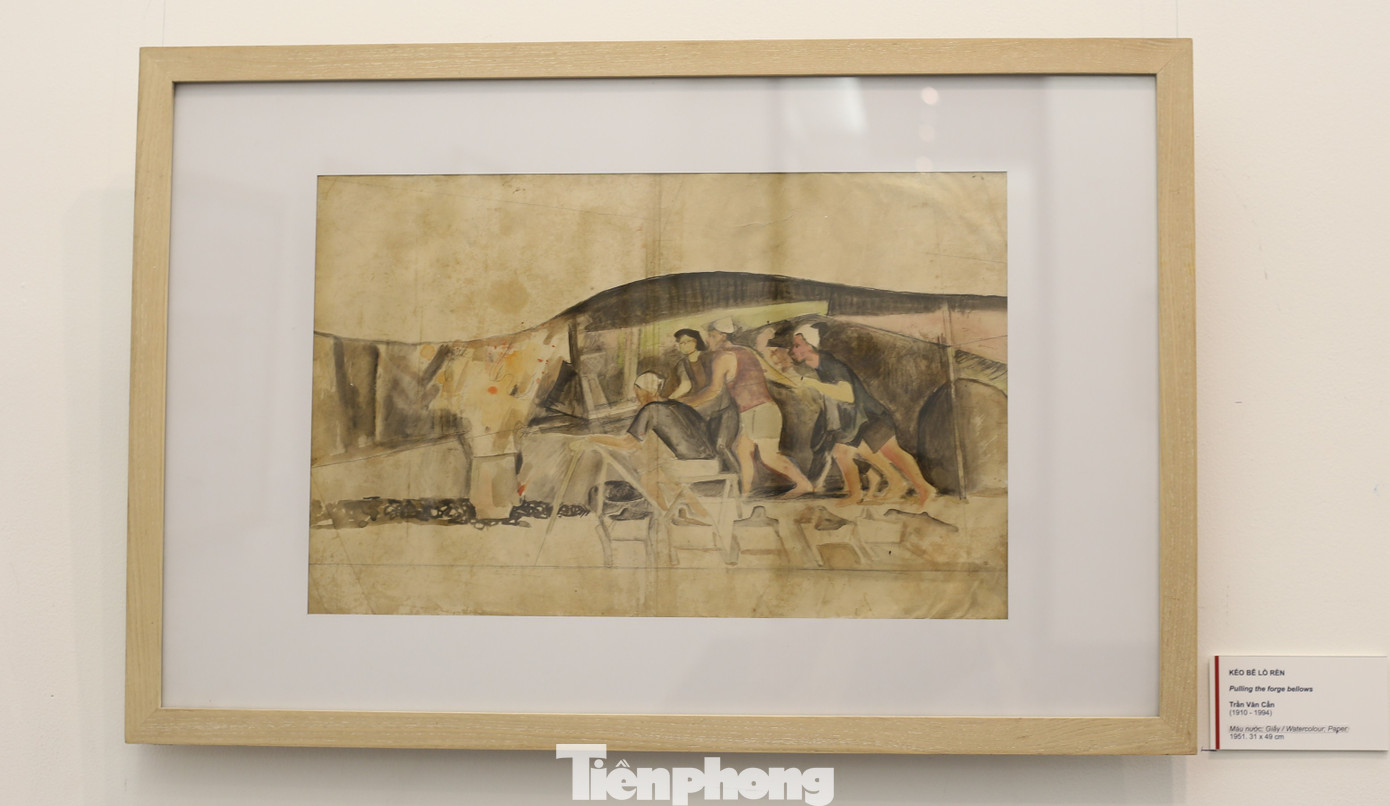 Tranh Kéo bễ lò rèn (1951) của tác giả Trần Văn Cẩm. Tranh Kéo bễ lò rèn (1951) của tác giả Trần Văn Cẩm.