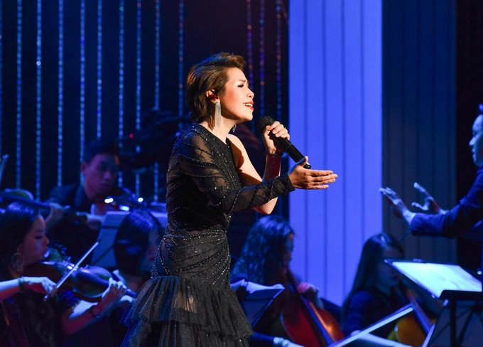 NSƯT Hồng Vy kể chuyện đời mình trong đêm nhạc riêng.