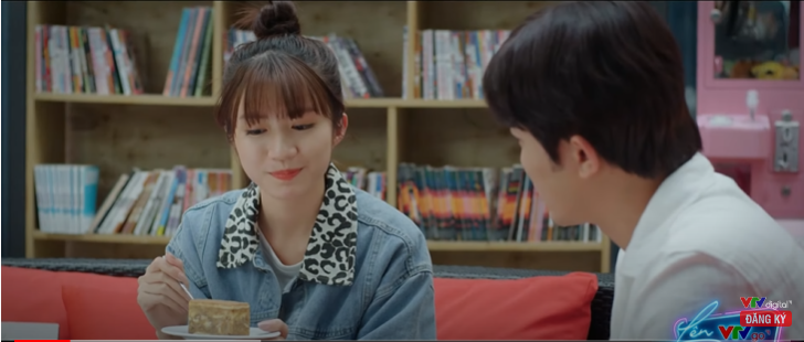 Vân Vân kể cho Đông Phong nghe chuyện bạn thân mình đã cảm nắng anh.