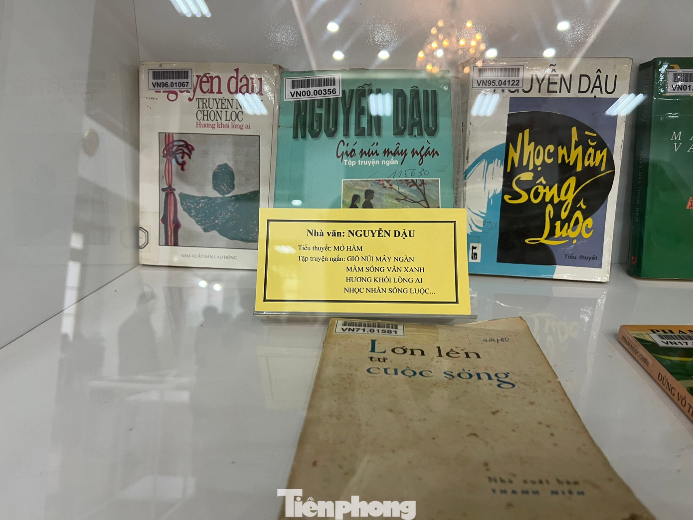 Các tác phẩm viết về công nhân của nhà văn Nguyễn Dậu. Các tác phẩm viết về công nhân của nhà văn Nguyễn Dậu.