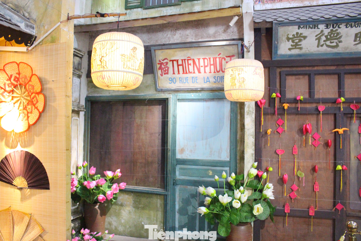 Dịp Tết Đoan Ngọ, dân gian còn có tục lấy ngải treo trước cửa nhà tránh đau ốm và trừ tà.