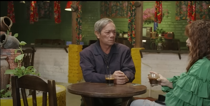 Ông Công gặp Nhài để phản đối chuyện tình cảm của cô và Tố. Ảnh: CMH.