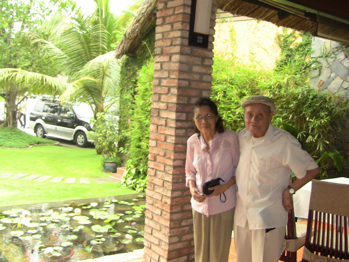 PGS.TS Đặng Anh Đào và chồng - Trung tướng Phạm Hồng Sơn. Ảnh: FBNV.