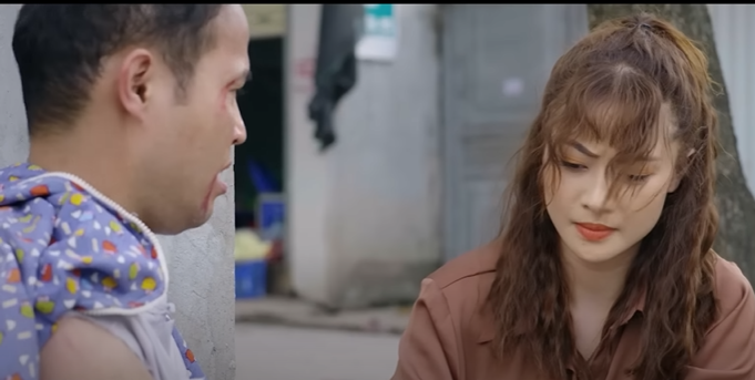 Nhài giúp đỡ Tú dù trước đó cả hai thường xuyên cãi vã. Ảnh: CMH. Nhài giúp đỡ Tú dù trước đó cả hai thường xuyên cãi vã. Ảnh: CMH.