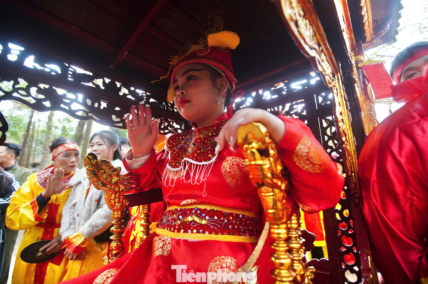 Nữ tướng trong lễ rước được tuyển chọn khắt khe, phải là con nhà gia giáo, học giỏi, gia đình còn đầy đủ ông bà nội ngoại.