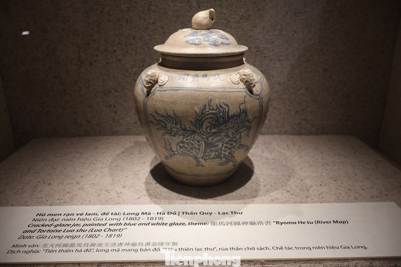 Nội dung trưng bày gồm 4 phần gắn với những giai đoạn Lịch sử hình thành, Gốm Bát Tràng thế kỷ 14, Gốm Bát Tràng thế kỷ 15-18 và Gốm Bát Tràng thế kỷ 19-20.