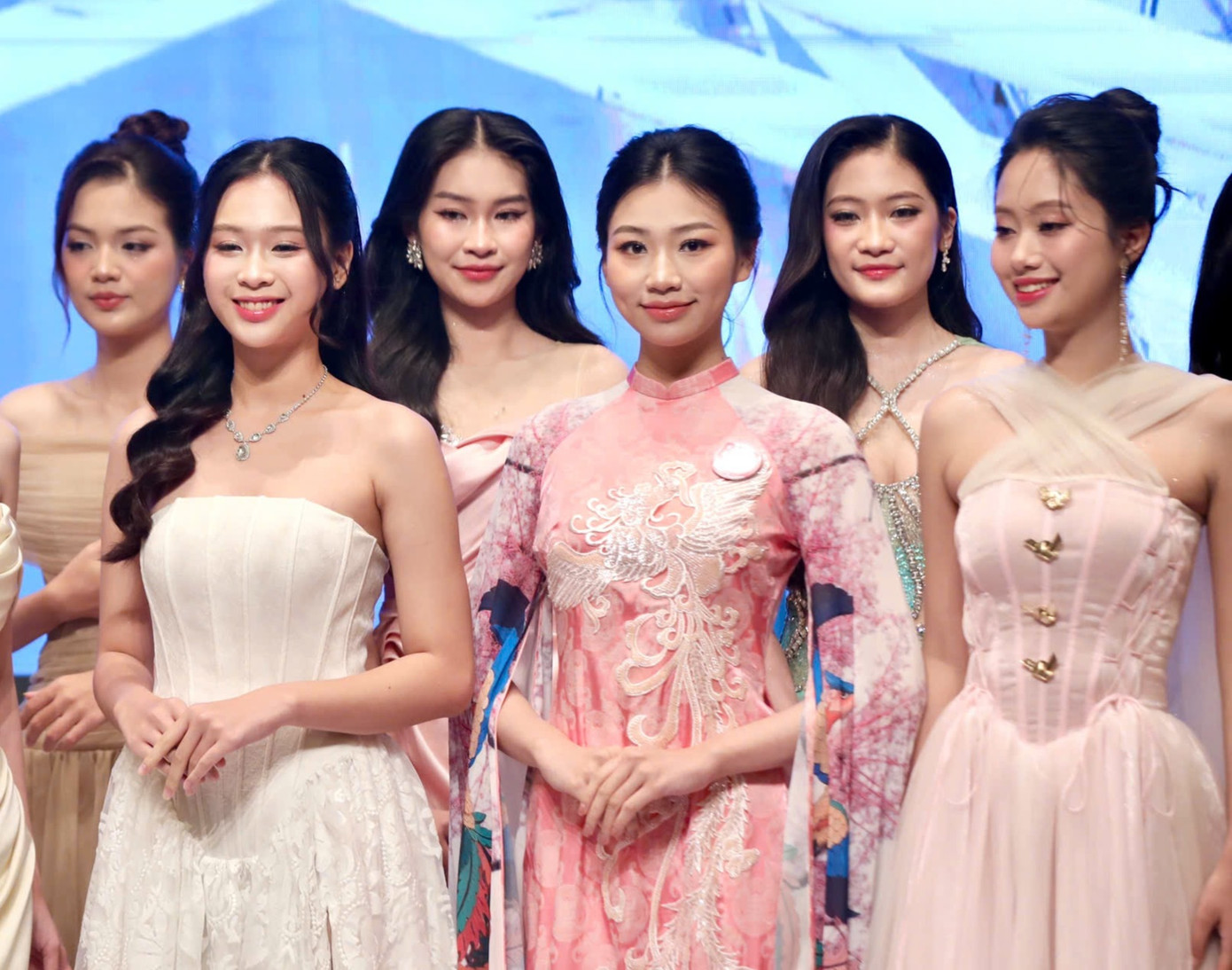 Thí sinh Hoa hậu Việt Nam 2024 có nhiều kỷ niệm đẹp ở TP Huế.