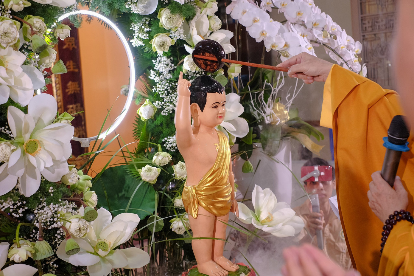 Tắm Phật thông thường có bốn cách khác nhau. Tắm Phật thông thường có bốn cách khác nhau.