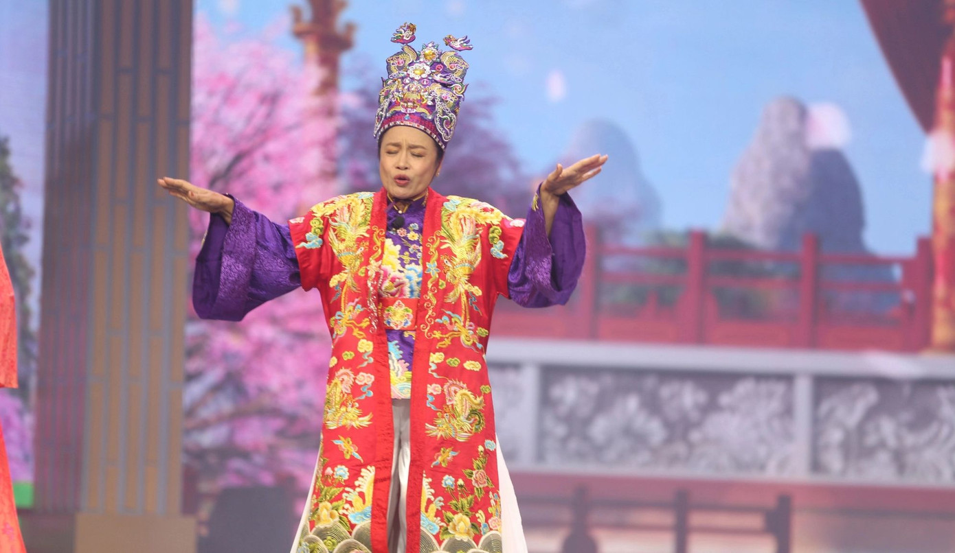 Nghệ sĩ Tú Oanh lần đầu tham gia Táo Quân, đảm nhận vai Táo Văn thể ở Táo Quân 2024.