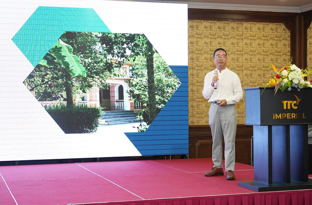 Chủ tịch Chi hội Du lịch cộng đồng Thừa Thiên - Huế Trần Quang Hào chia sẻ về điểm đến giảm rác thải nhựa. Chủ tịch Chi hội Du lịch cộng đồng Thừa Thiên - Huế Trần Quang Hào chia sẻ về điểm đến giảm rác thải nhựa.