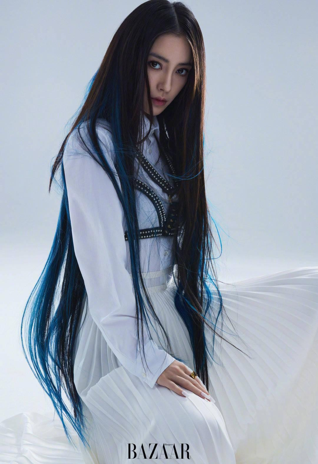 Những năm gần đây, hôn nhân của Angela Baby và Huỳnh Hiểu Minh cũng luôn là tâm điểm chú ý của khán giả. Sau đám cưới thế kỉ và chào đón đứa con đầu lòng vào năm 2017, cặp sao đình đám hạn chế tương tác cũng như hiếm khi xuất hiện chung trong những sự kiện giải trí.