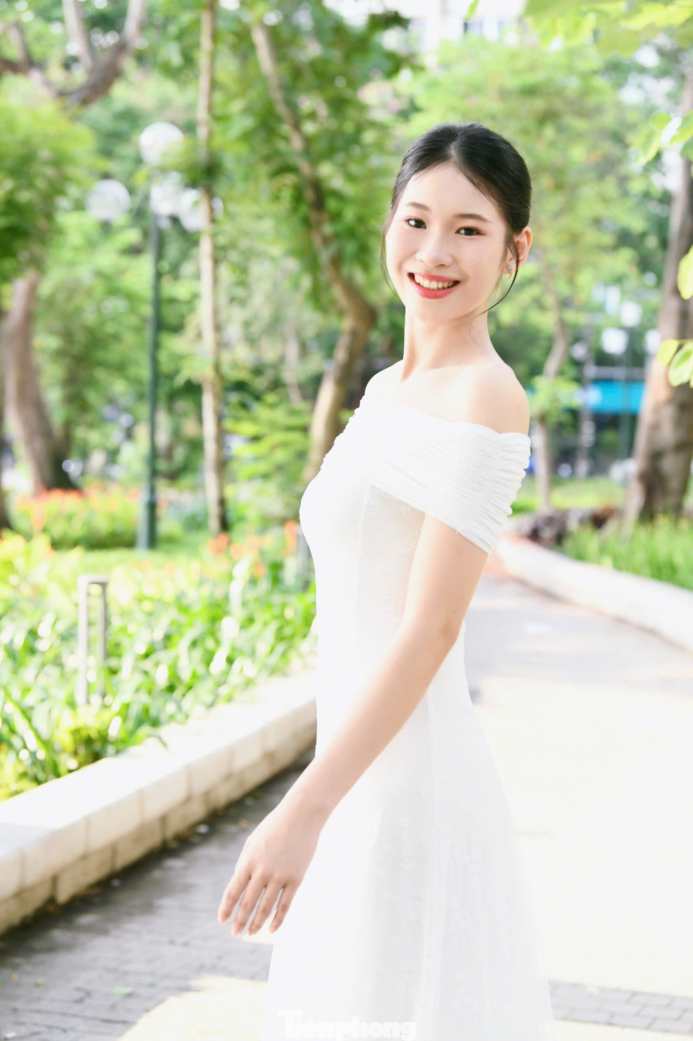 Trong cuộc trò chuyện với Tiền Phong, Hiền Nhi nói cô vỡ òa cảm xúc khi biết mình nằm trong top 25 thí sinh mạnh nhất cuộc thi. Ở khoảnh khắc được gọi tên trong đêm chung khảo, cô gái Yên Bái xúc động, rớm lệ.