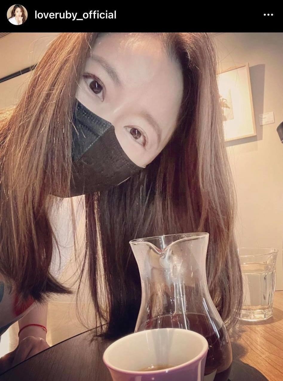 Lâm Tâm Như đăng ảnh vào đúng dịp lễ quan trọng của các cặp đôi.