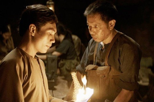 Tác phẩm của đạo diễn Bùi Thạc Chuyên thành công về doanh thu, thu hút rất nhiều người trẻ xem phim cách mạng.