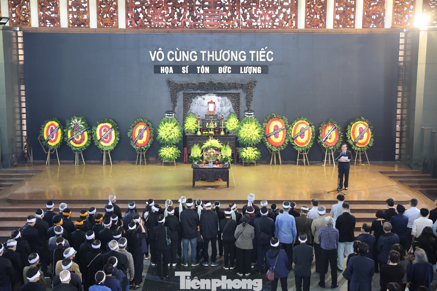 Họa sĩ Tôn Đức Lượng rời cõi tạm vào 1h07 ngày 10/2 ở tuổi 99. Lễ viếng được tổ chức từ 9h15 ngày 13/2 tại Nhà Tang lễ Quốc gia (Số 5 Trần Thánh Tông, Hà Nội). Lễ truy điệu và đưa tang diễn ra lúc 10h15 cùng ngày. Ảnh: NHƯ Ý.