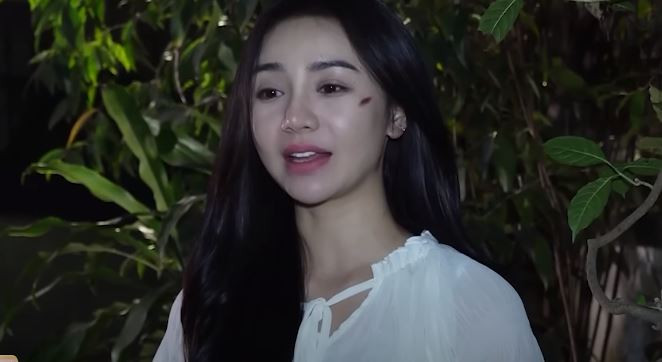 Tạo hình của Nguyệt những tập tiếp theo gây chú ý với vết sẹo trên mặt. Tạo hình của Nguyệt những tập tiếp theo gây chú ý với vết sẹo trên mặt.