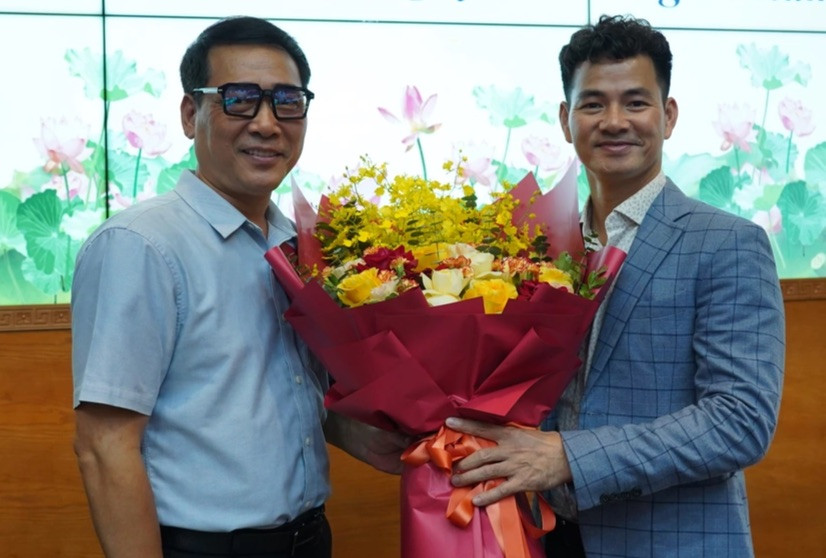 Sau khi NSND Xuân Bắc làm Cục trưởng Cục Nghệ thuật biểu diễn, NSƯT Kiều Minh Hiếu đảm nhận nhiệm vụ điều hành Nhà hát Kịch Việt Nam Sau khi NSND Xuân Bắc làm Cục trưởng Cục Nghệ thuật biểu diễn, NSƯT Kiều Minh Hiếu đảm nhận nhiệm vụ điều hành Nhà hát Kịch Việt Nam