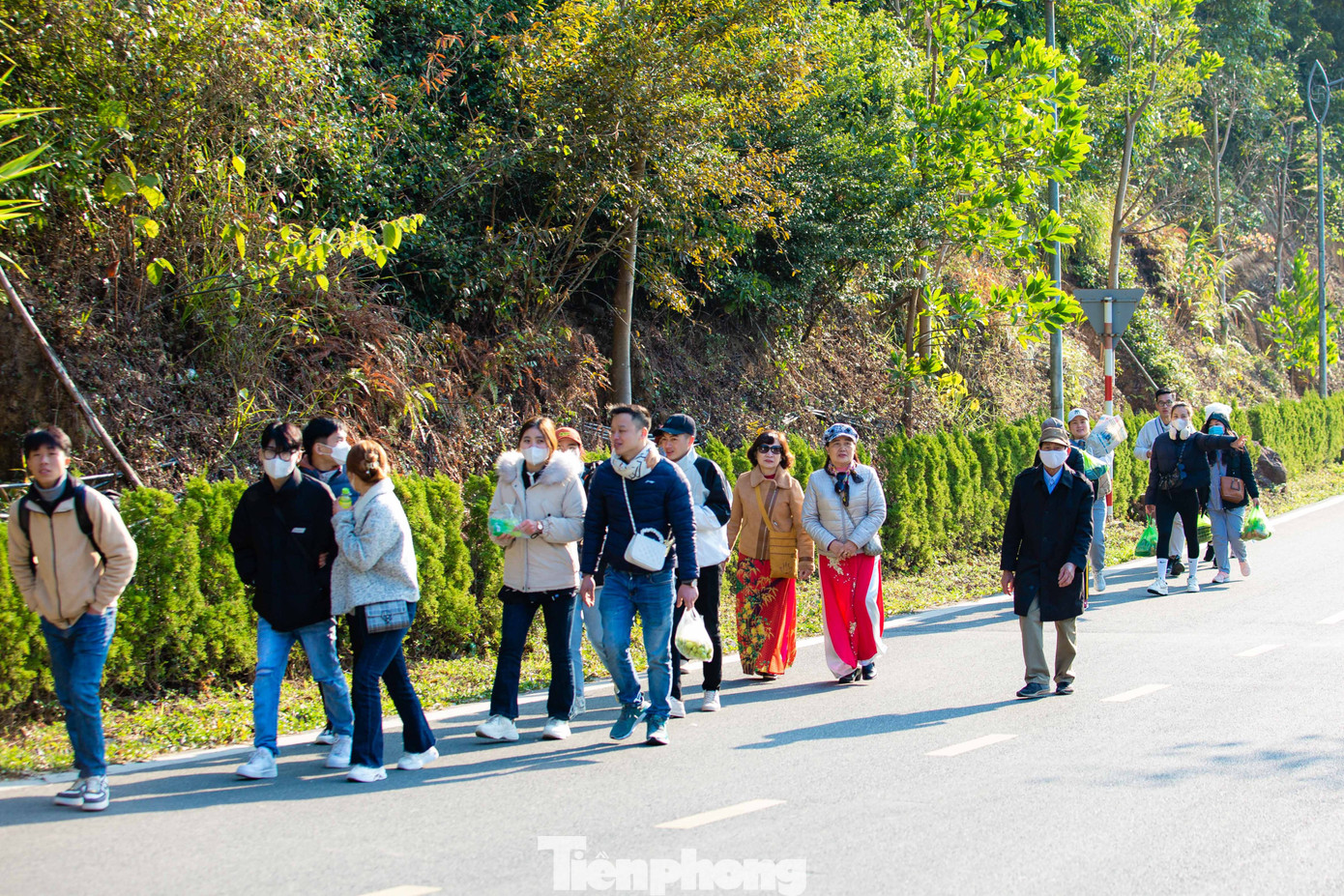 Dự kiến hơn 1 triệu phật tử, nhân dân và khách du lịch về Yên Tử trong 3 tháng lễ hội đầu năm 2023. Số lượng du khách, tăng ni, phật tử hành hương lên Yên Tử tăng dần từ ngày mùng 1 Tết Nguyên đán. Ảnh: TRỌNG TÀI.