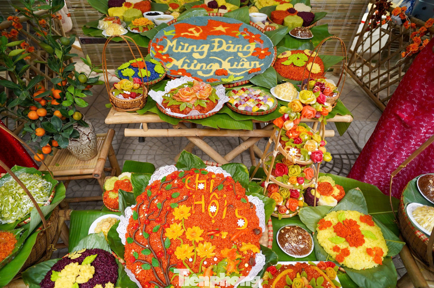 Những mâm xôi có tạo hình độc, lạ ở làng Phú Thượng ảnh 13 Những mâm xôi có tạo hình độc, lạ ở làng Phú Thượng ảnh 13