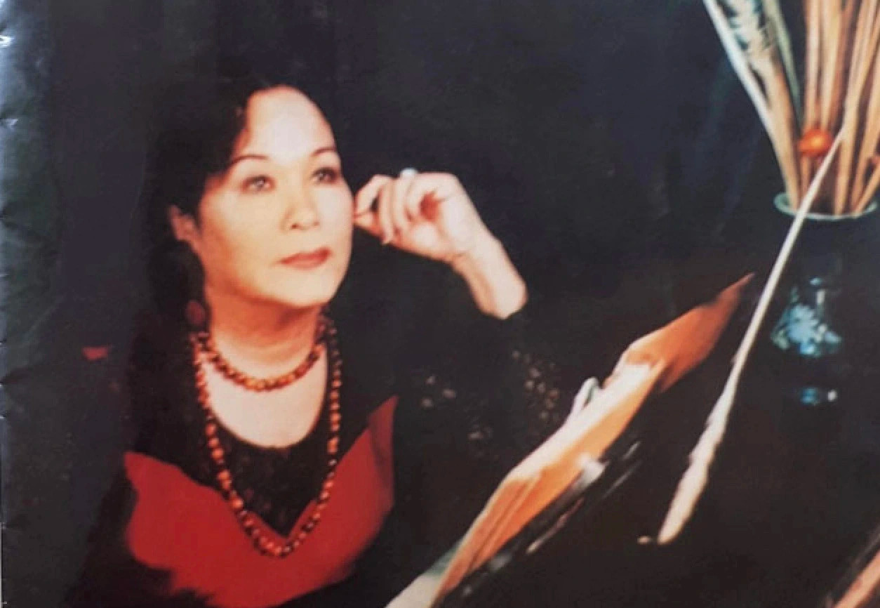 NSND Tường Vi bộc lộ năng khiếu ca hát từ sớm.