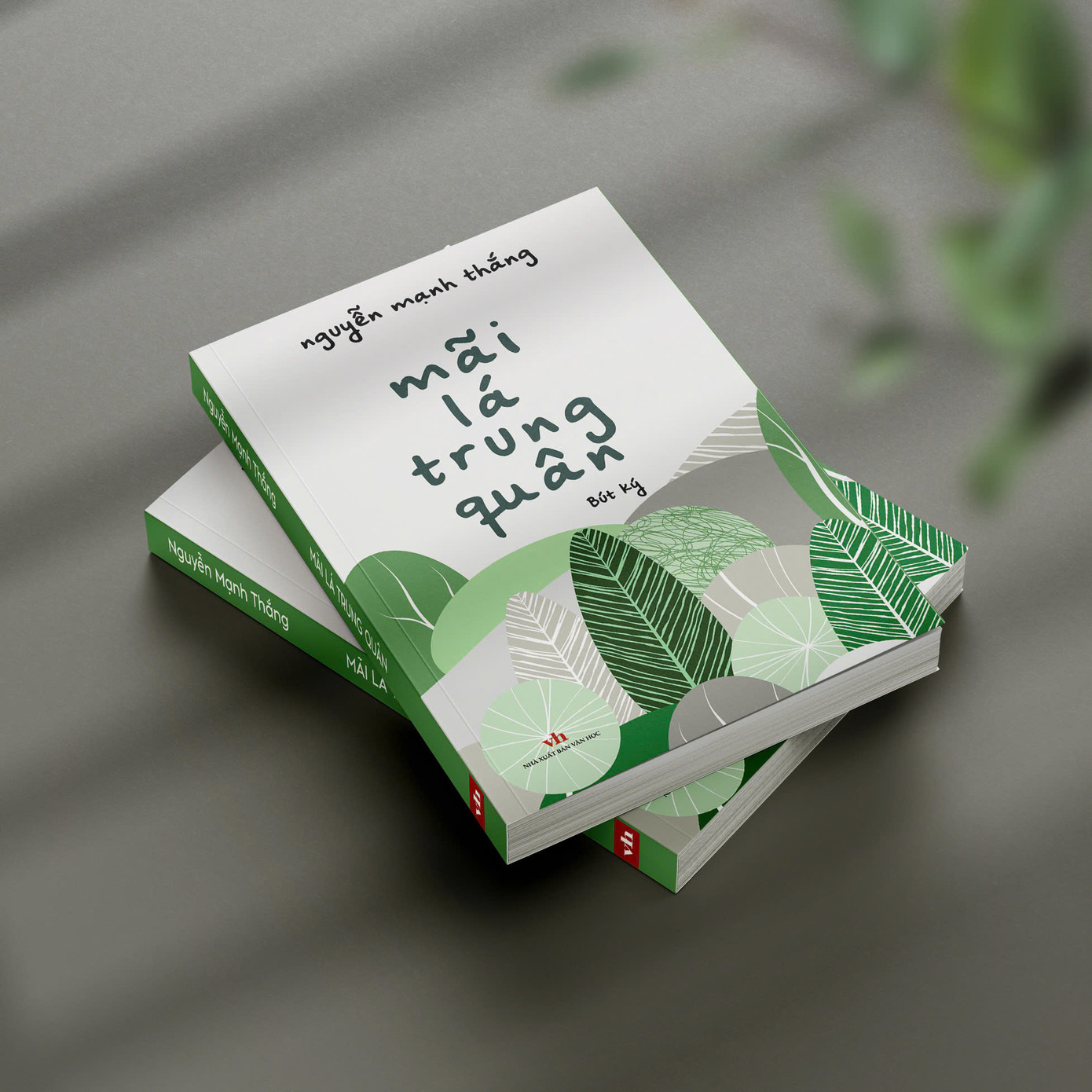 Tác phẩm Mãi lá trung quân được NXB Văn học ra mắt giữa năm 2024. Tác phẩm Mãi lá trung quân được NXB Văn học ra mắt giữa năm 2024.