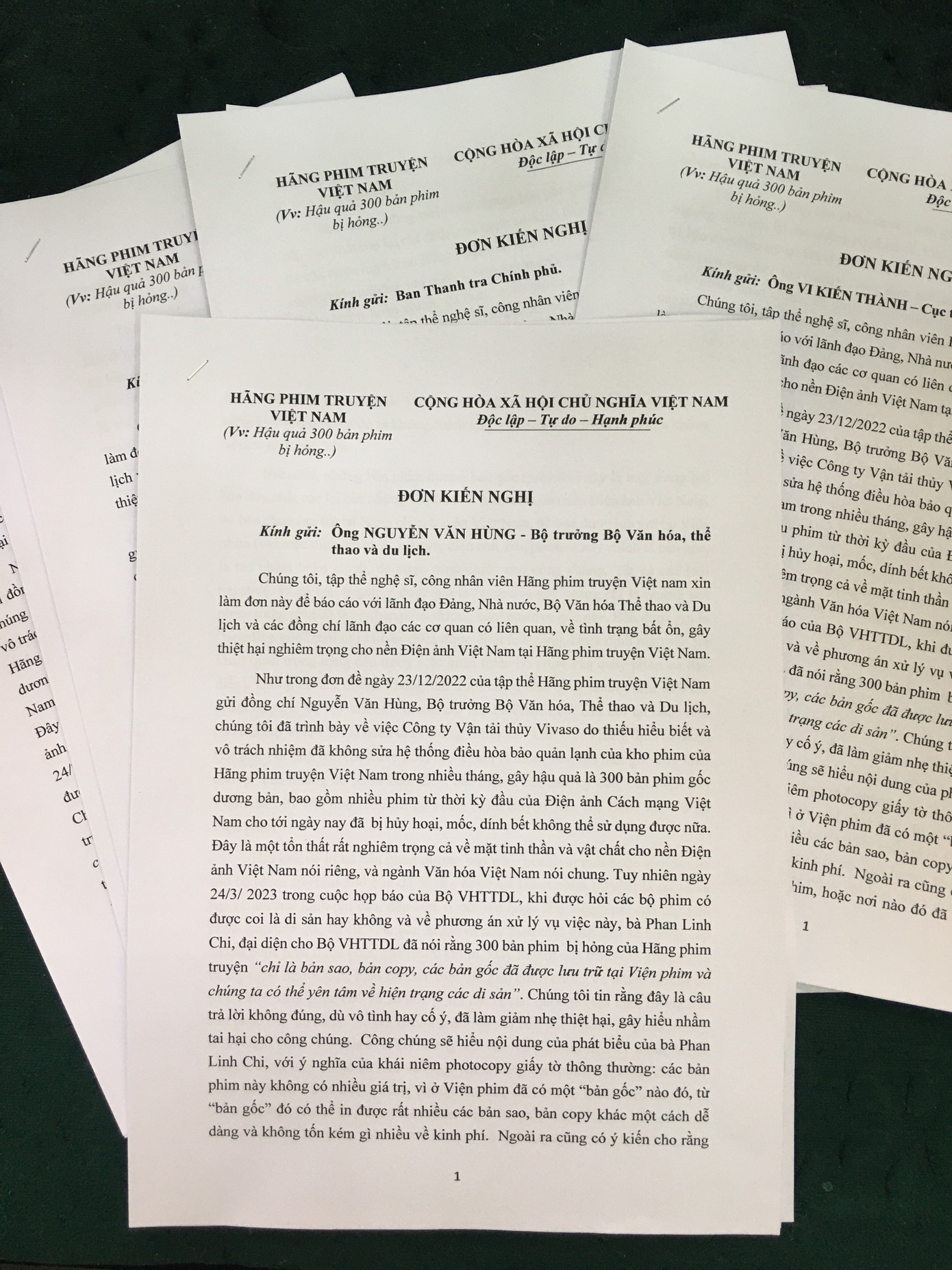 Đơn kiến nghị của tập thể nghệ sĩ, cán bộ nhân viên VFS. Ảnh: NVCC. Đơn kiến nghị của tập thể nghệ sĩ, cán bộ nhân viên VFS. Ảnh: NVCC.
