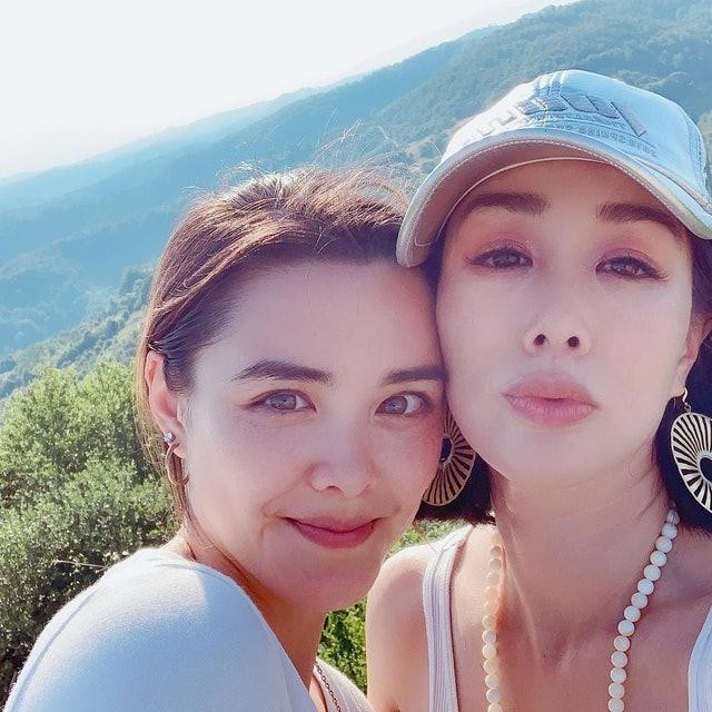 Cô thừa hưởng nhan sắc từ người mẹ nổi tiếng.