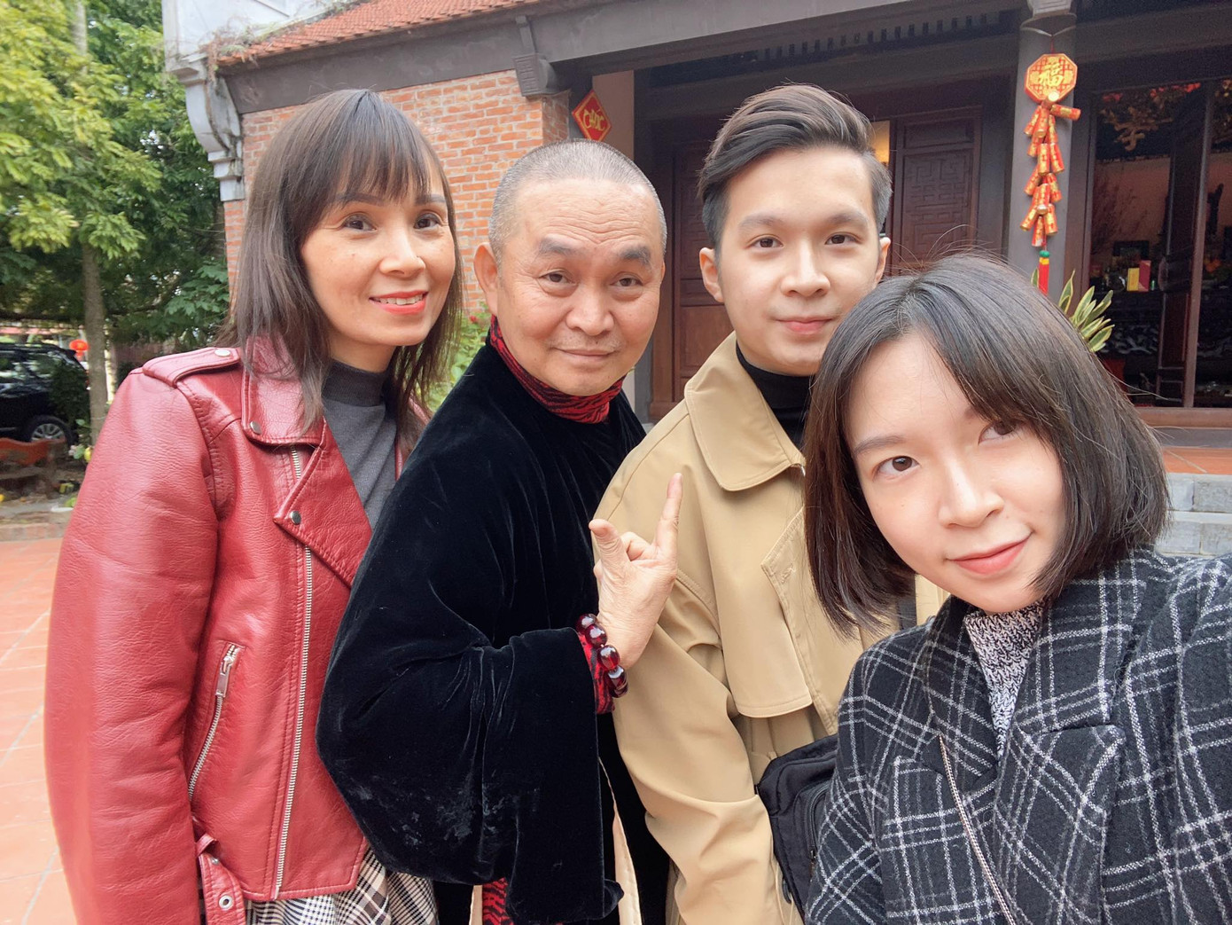 Gia đình NSƯT Xuân Hinh. Gia đình NSƯT Xuân Hinh.