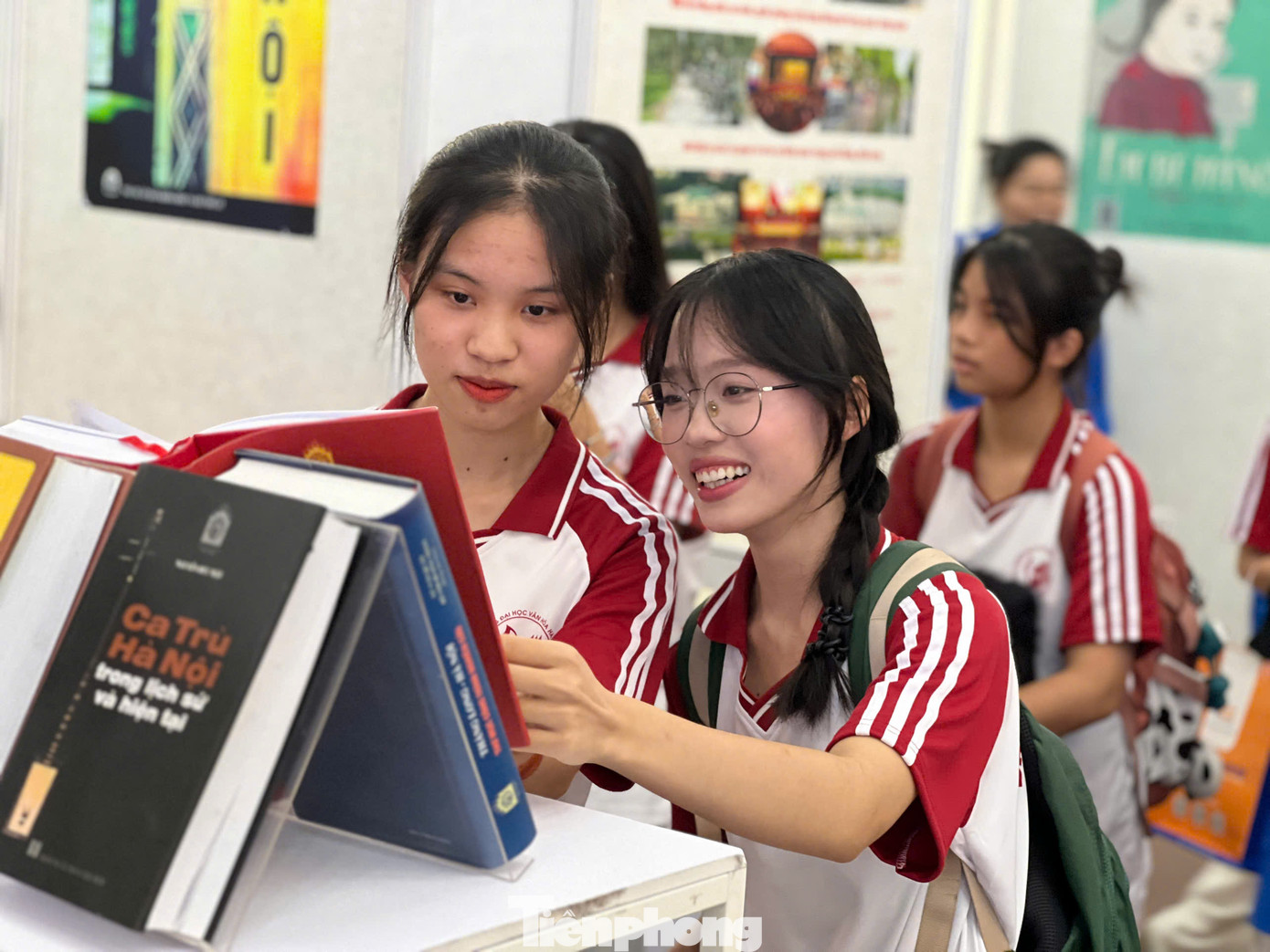 Các tư liệu được trưng bày tại Thư viện Quốc gia Việt Nam.