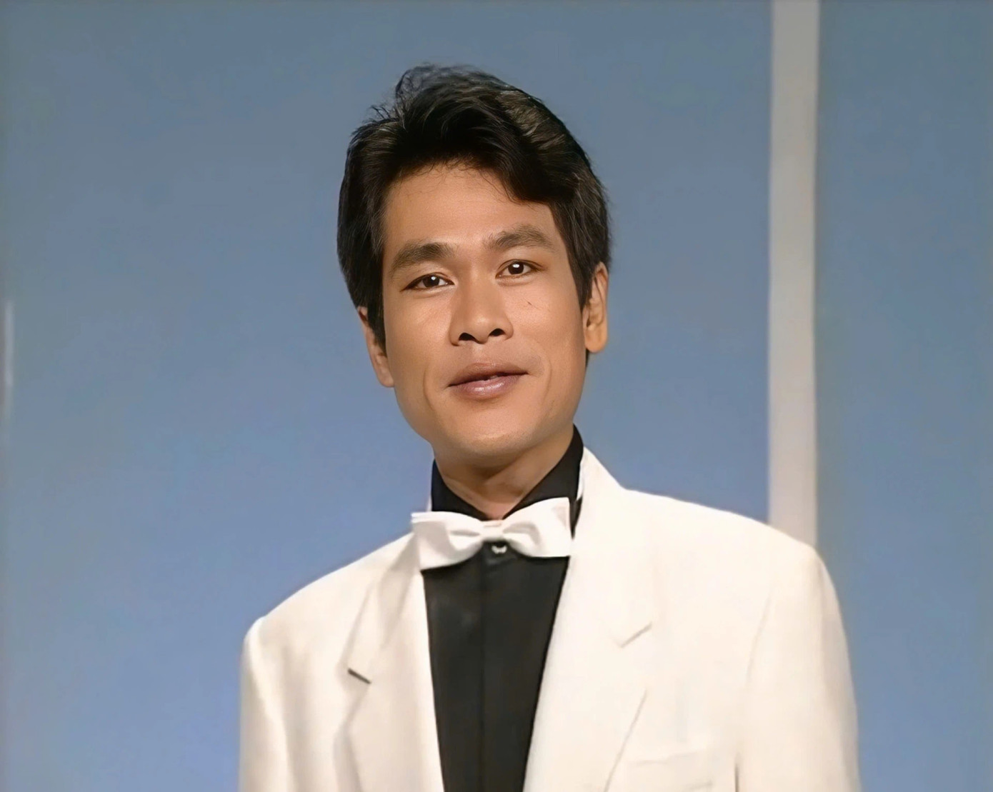 Ca sĩ Tuấn Phong thời trẻ. Ca sĩ Tuấn Phong thời trẻ.