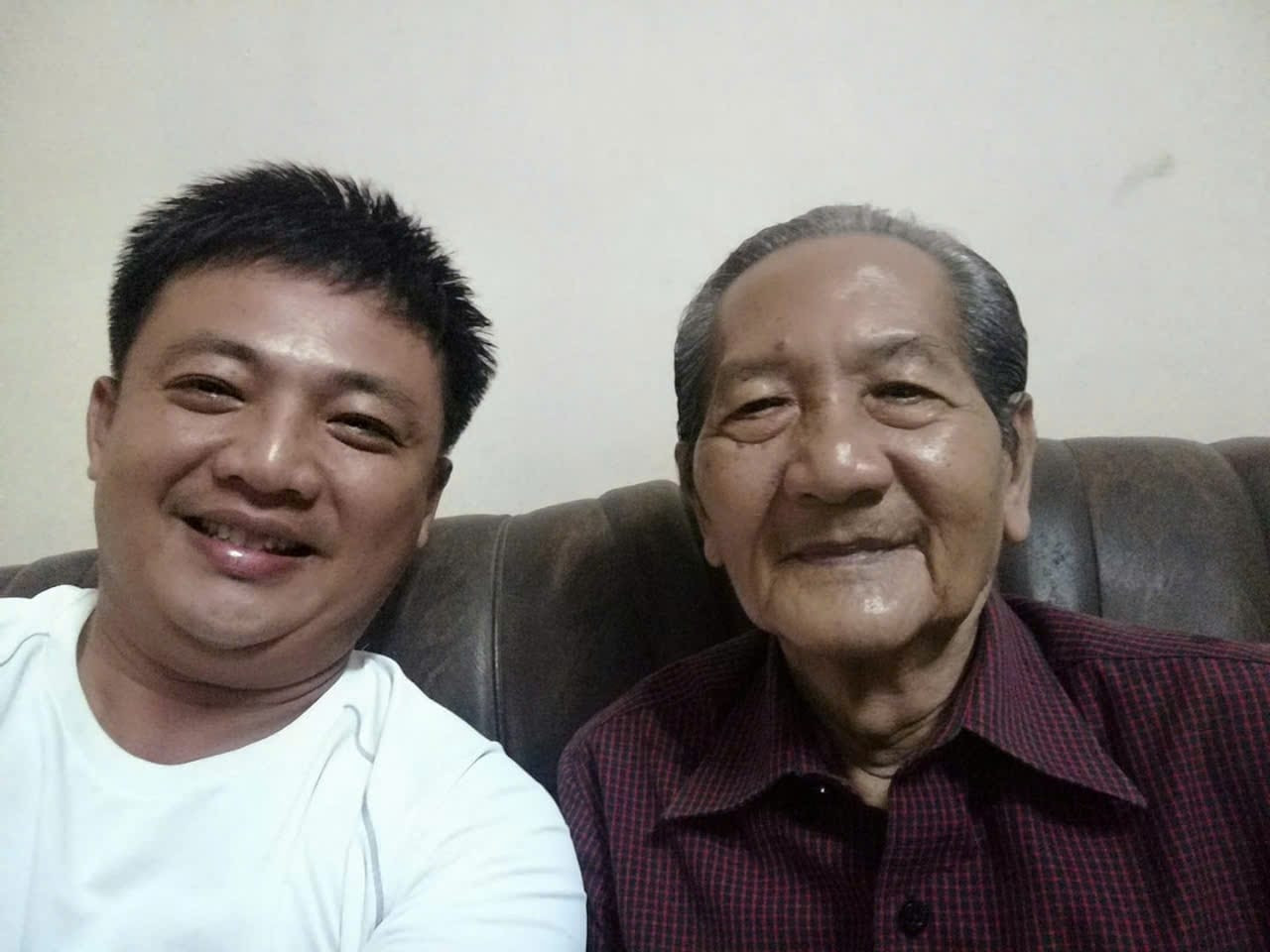 NSƯT Trần Phương (phải) và học trò Lê Hà Bảo Duy. NSƯT Trần Phương (phải) và học trò Lê Hà Bảo Duy.