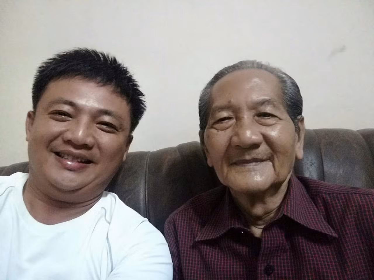 NSƯT Trần Phương (phải) và học trò Lê Hà Bảo Duy.