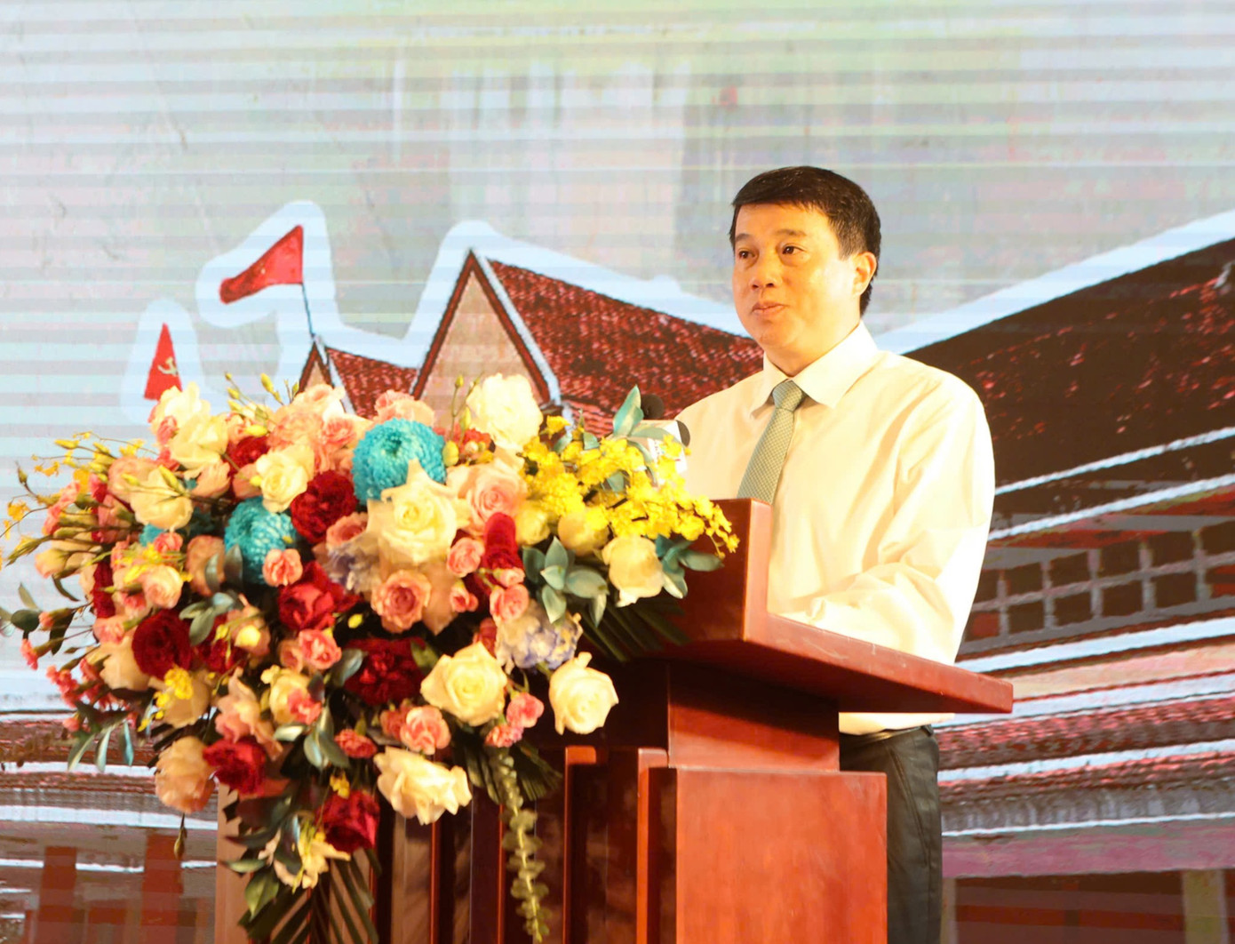 Bí thư Tỉnh ủy Lâm Đồng Y Thanh Hà Niê Kđăm khẳng định Lâm Đồng là nơi hội tụ giữa thiên nhiên kỳ vĩ, văn hóa đa sắc màu và những khát vọng vươn lên mạnh mẽ. Bí thư Tỉnh ủy Lâm Đồng Y Thanh Hà Niê Kđăm khẳng định Lâm Đồng là nơi hội tụ giữa thiên nhiên kỳ vĩ, văn hóa đa sắc màu và những khát vọng vươn lên mạnh mẽ.