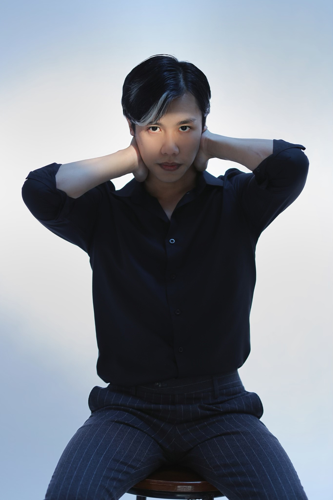 Nguyễn Long Vũ sinh năm 2001, từng đóng một số vai phụ trong phim Lối nhỏ vào đời và Gia đình mình vui bất thình lình. Ảnh: NVCC.