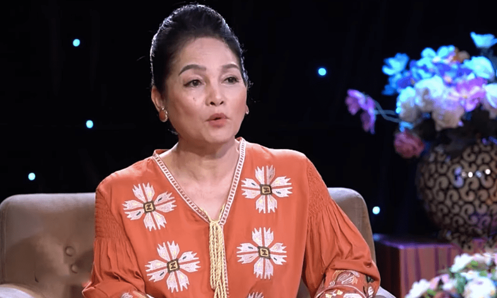 Bà được nhà nước phong tặng danh hiệu NSƯT đợt 3 - năm 1997. Bà được nhà nước phong tặng danh hiệu NSƯT đợt 3 - năm 1997.