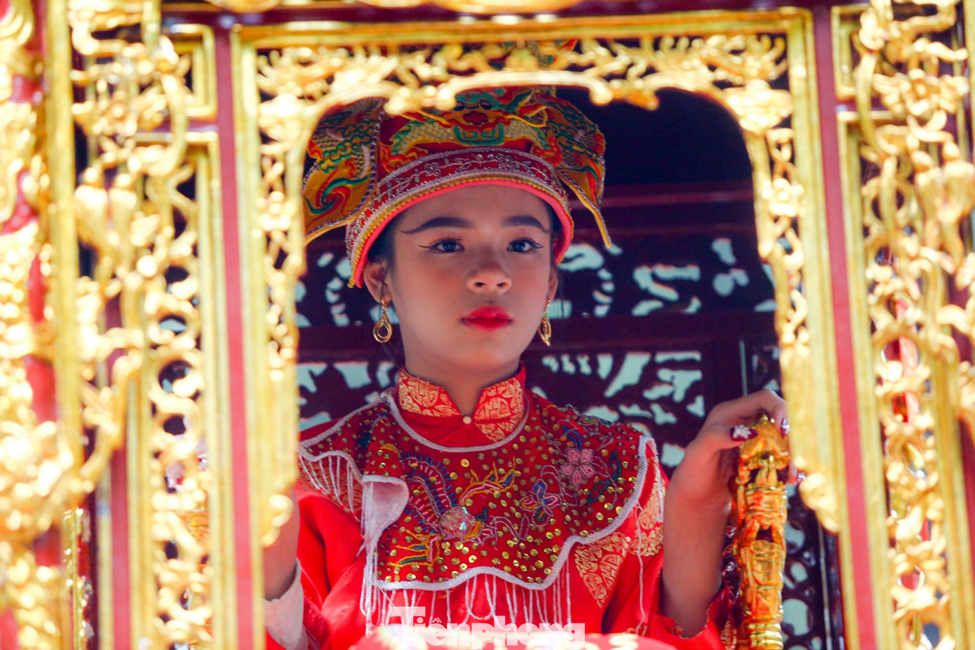 Kiệu rước nữ tướng trong ngày khai hội. Ảnh: Duy Phạm.