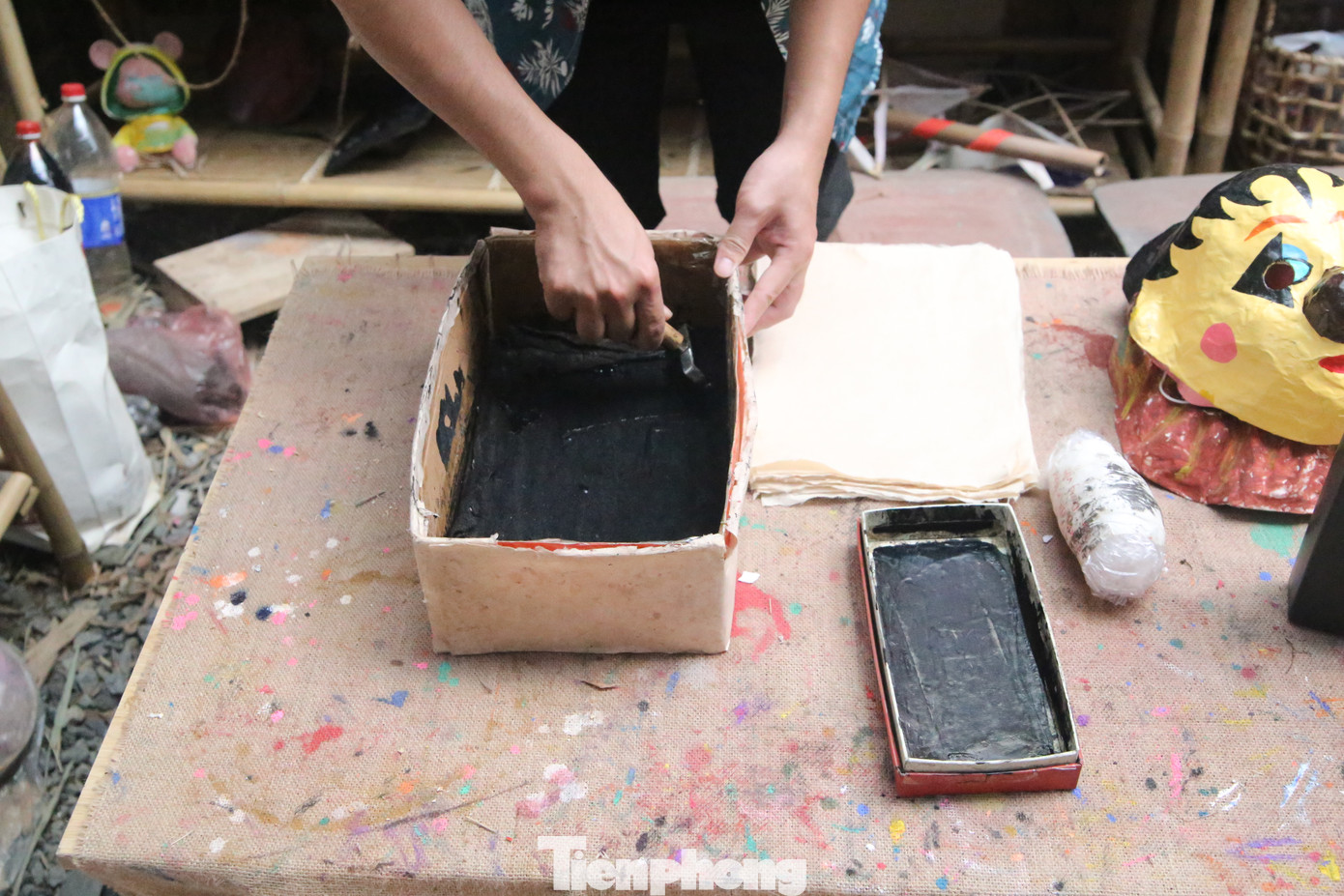 Hoạt động in mực bản, in tranh trên giấy dó được ưa thích. Dịp nghỉ lễ 2/9, Phường Bách Nghệ đón khoảng 200 lượt khách/ngày.