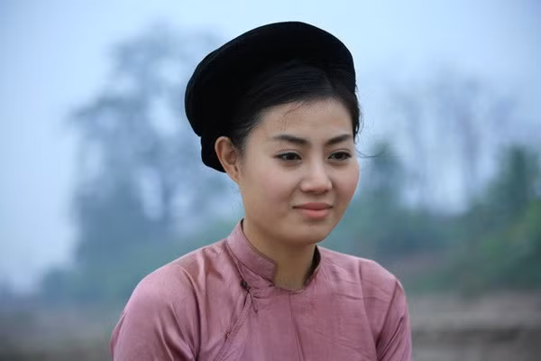 "Suốt 15 năm chinh chiến với nghề, có nước mắt tủi hờn, có vui có buồn, đôi khi tôi cũng thấy mình dại vì đi vào con đường quá khó khăn. Nhưng nghệ thuật không có giới hạn, chỉ cần một lời động viên, lời khen của khán giả cũng làm tôi cảm thấy xứng đáng vô cùng. Vai nào tôi cũng yêu, yêu mới làm được", Thanh Hương chia sẻ với Tiền Phong.