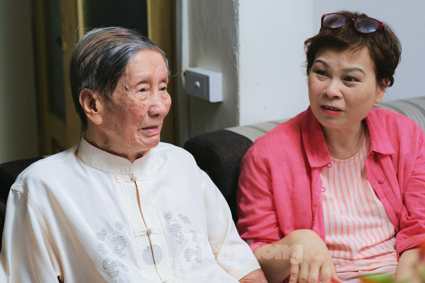 Nhạc sĩ Phạm Tuyên và con gái - nhà báo Phạm Hồng Tuyến.