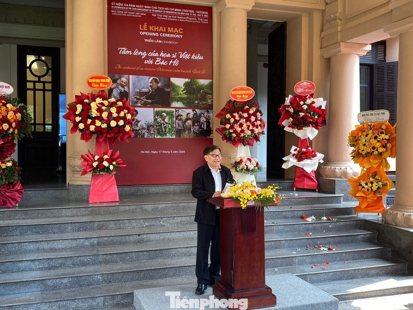 Xuất phát từ tấm lòng ngưỡng mộ và tình cảm kính yêu đối với Bác Hồ, với quê hương, đất nước, từ năm 2018 khi chuyển sang quản lý Khu tưởng niệm Chủ tịch Hồ Chí Minh tại tỉnh Nakhon Phanom, họa sĩ Đào Trọng Lý bắt đầu vẽ Bác dựa một phần vào những tư liệu, hình ảnh tìm kiếm được. "Năm 2013, Đảng và Chính phủ Việt Nam thăm chính thức Thái Lan, tặng cho bà con Việt kiều tại Nakhon Phanom quà tặng để xây dựng Khu tưởng niệm Chủ tịch Hồ Chí Minh. Tôi được bầu làm trưởng ban triển khai xây dựng Khu tưởng niệm. Trong hai năm xây dựng, tôi đặc biệt tâm huyết với khu trưng bày các hoạt động của Bác thời gian sống và hoạt động tại Thái Lan. Tôi càng tìm hiểu, càng say mê, càng thêm yêu quý Người. Từ đó thôi thúc động lực để tôi vẽ những tác phẩm này", họa sĩ nói.