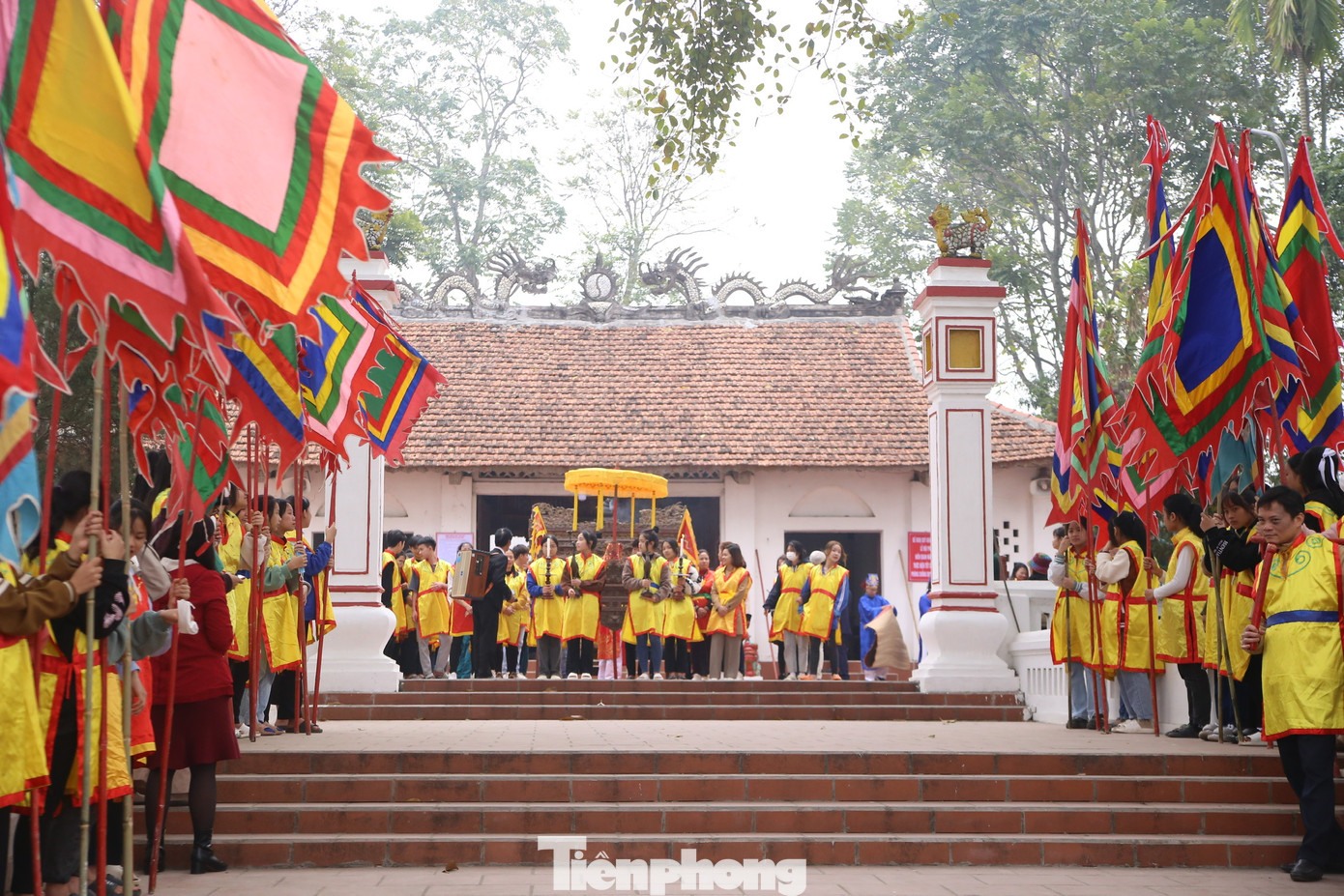 Hội Phết Hiền Quan 2023 diễn ra trong hai ngày 2/2 và 3/2 (12, 13 tháng Giêng Âm lịch) tại huyện Tam Nông, Phú Thọ. Lễ hội tôn vinh công lao và tưởng nhớ Thiều Hoa công chúa - một nữ tướng có công chiêu mộ binh sĩ, xả thân giúp Hai Bà Trưng đánh giặc.Thắng trận, đất nước thái bình, bà xin về làng Song Quan (nay là xã Hiền Quan) tiếp tục tu hành và dạy nhân dân làm ăn, sinh sống. Ảnh: GIA LINH.