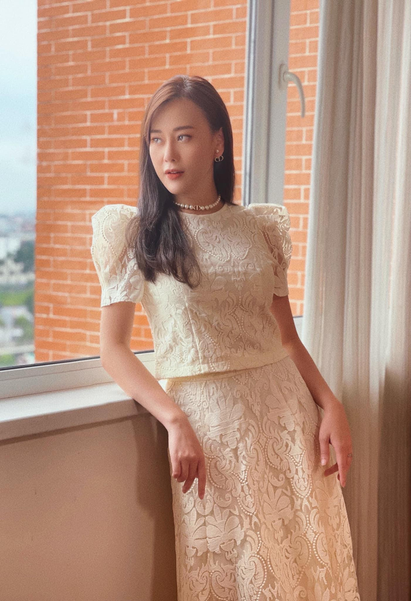 Phương Oanh đón sinh nhật đúng dịp bộ phim Hương vị tình thân bước vào những cảnh quay cuối cùng. Phương Oanh đón sinh nhật đúng dịp bộ phim Hương vị tình thân bước vào những cảnh quay cuối cùng.