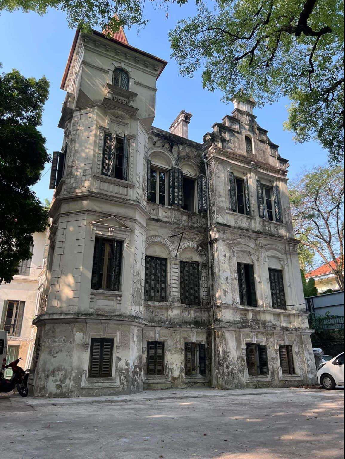 Không gian cổ kính của biệt thự trước khi trùng tu. Không gian cổ kính của biệt thự trước khi trùng tu.