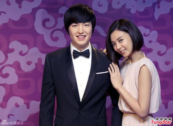 Là ngôi sao hạng A đình đám, Lee Min Ho có không ít lần được 'tạc tượng'. Năm 2014, bảo tàng nổi tiếng Madame Tussauds đã trưng bày bức tượng của mỹ nam Vườn sao băng trong suốt gần hai tháng. Tuy nhiên sản phẩm độc đáo này bị chê là quá mức gượng gạo Là ngôi sao hạng A đình đám, Lee Min Ho có không ít lần được 'tạc tượng'. Năm 2014, bảo tàng nổi tiếng Madame Tussauds đã trưng bày bức tượng của mỹ nam Vườn sao băng trong suốt gần hai tháng. Tuy nhiên sản phẩm độc đáo này bị chê là quá mức gượng gạo