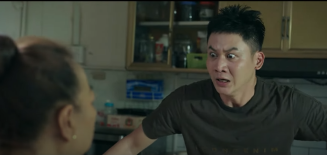 Thiện bực tức gây sự với em rể và vợ. Ảnh: CMH. Thiện bực tức gây sự với em rể và vợ. Ảnh: CMH.